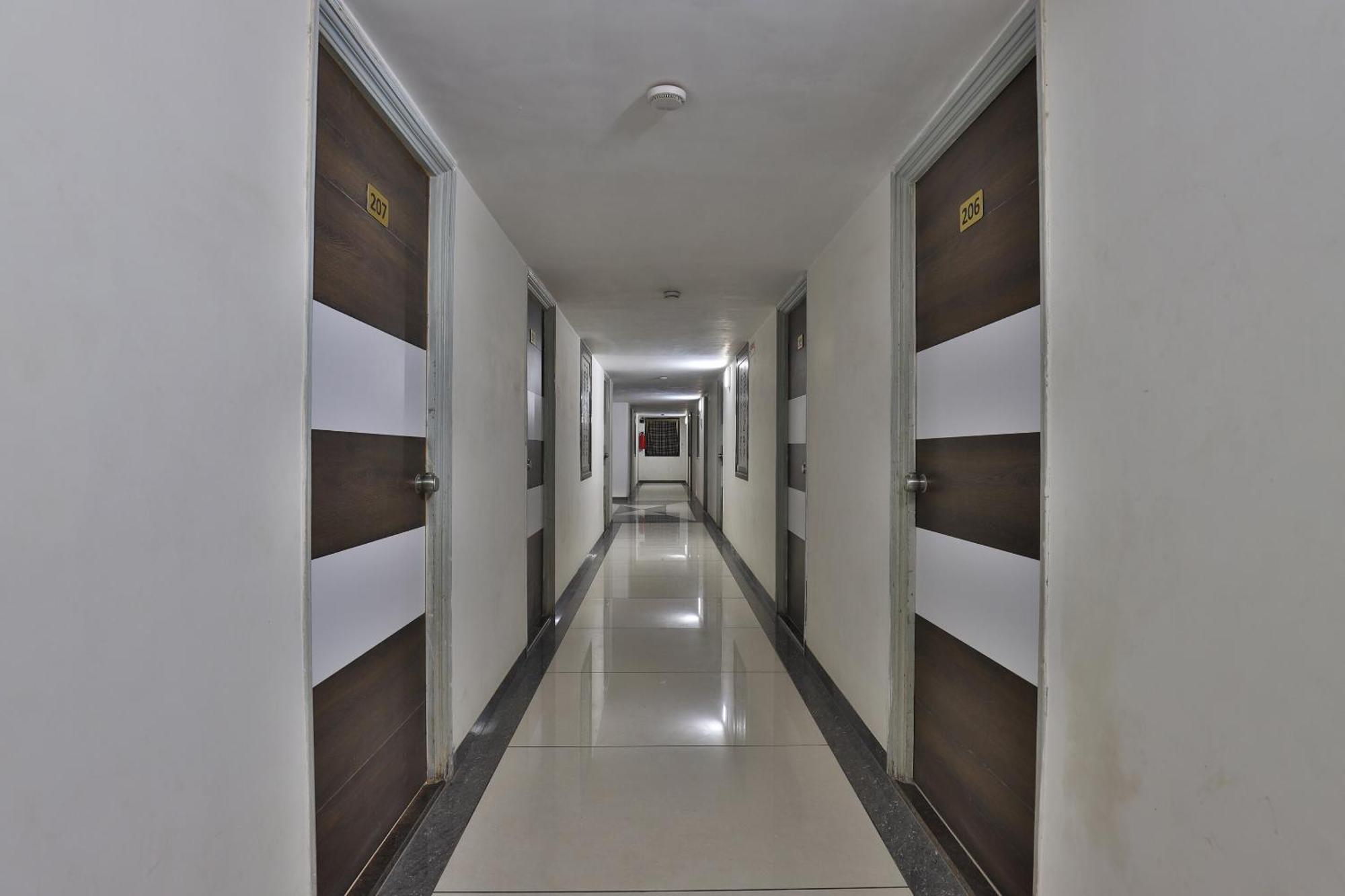 Hotel Collection O Panchsheel Vadodara Esterno foto