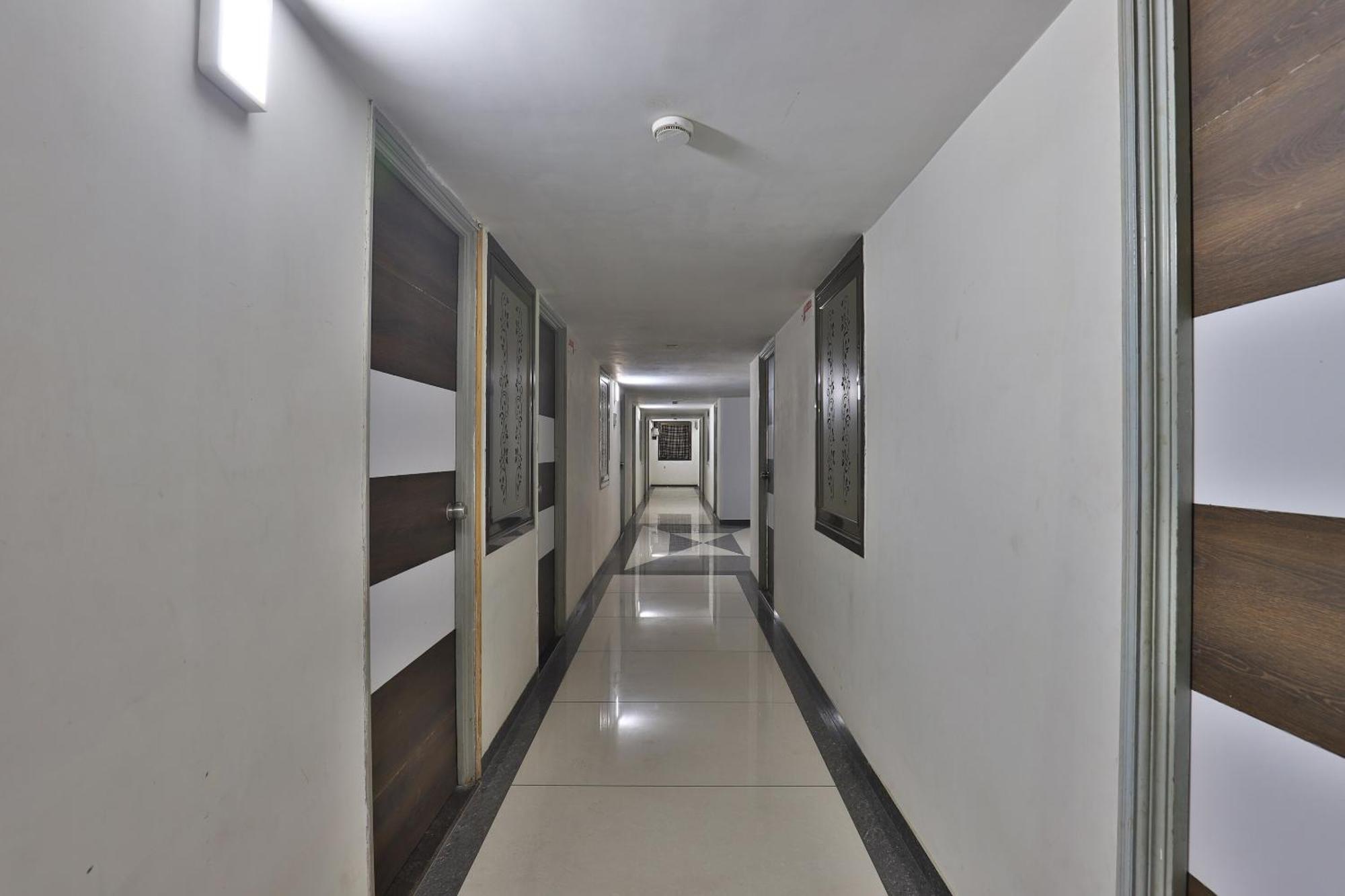 Hotel Collection O Panchsheel Vadodara Esterno foto