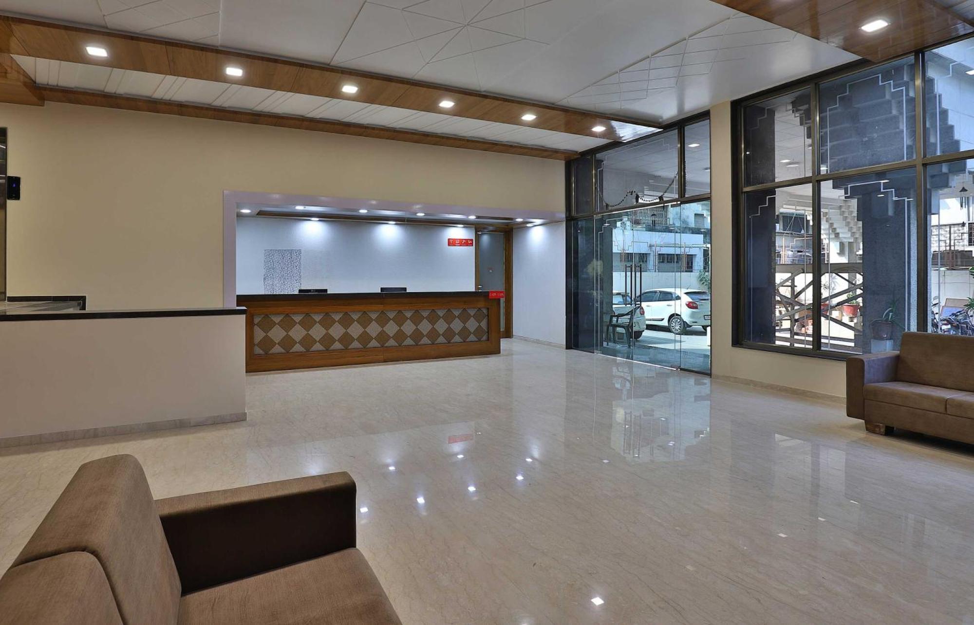 Hotel Collection O Panchsheel Vadodara Esterno foto