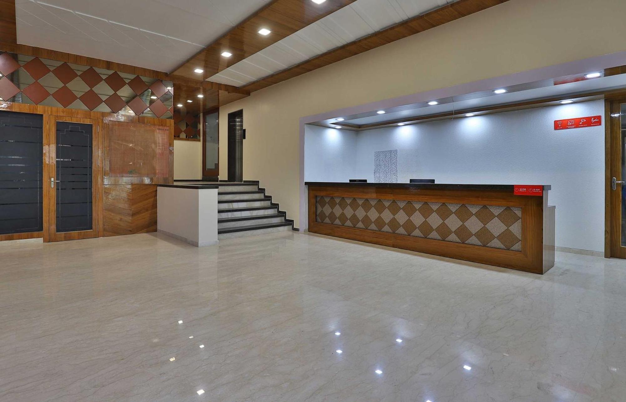Hotel Collection O Panchsheel Vadodara Esterno foto
