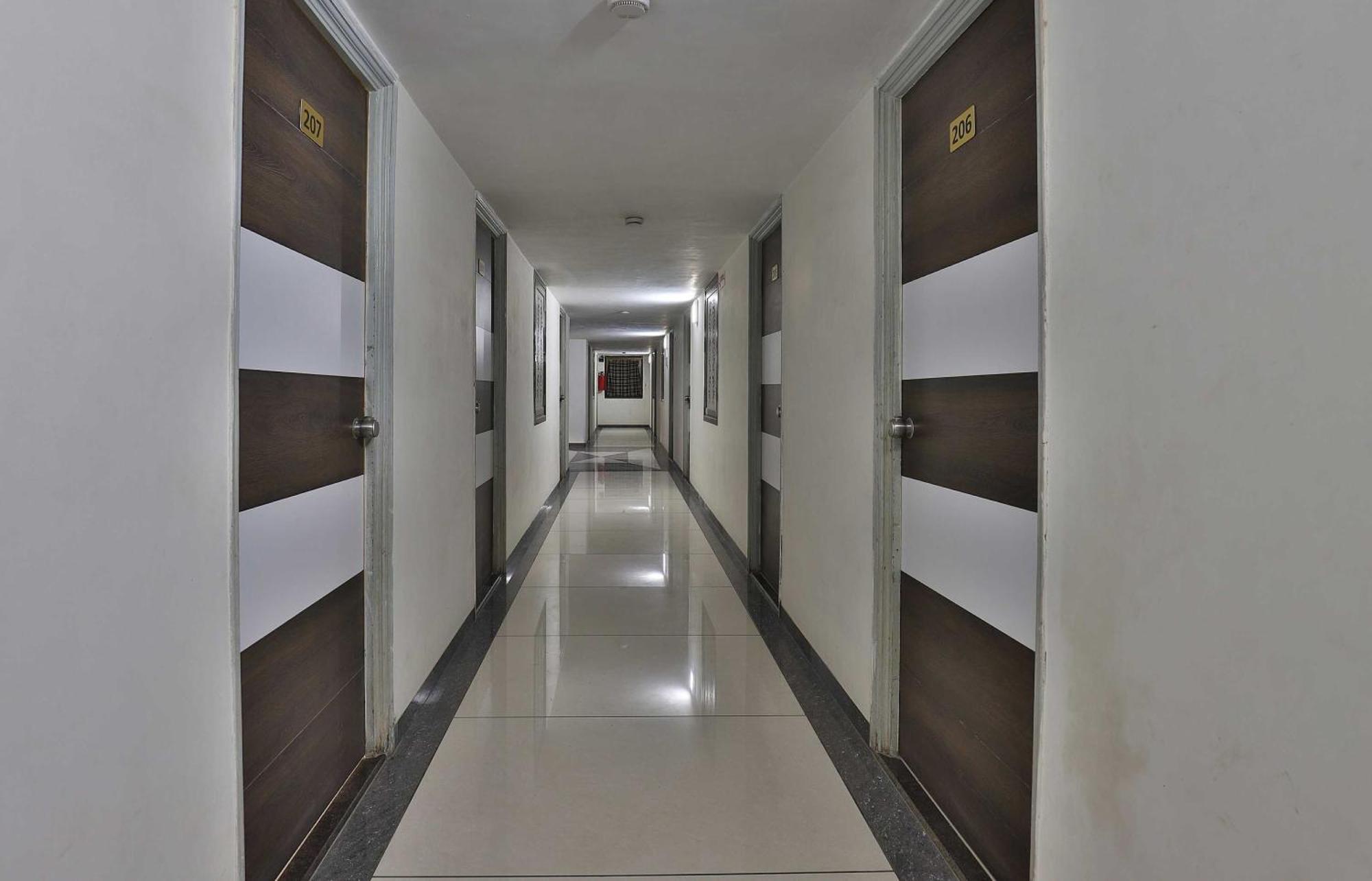 Hotel Collection O Panchsheel Vadodara Esterno foto