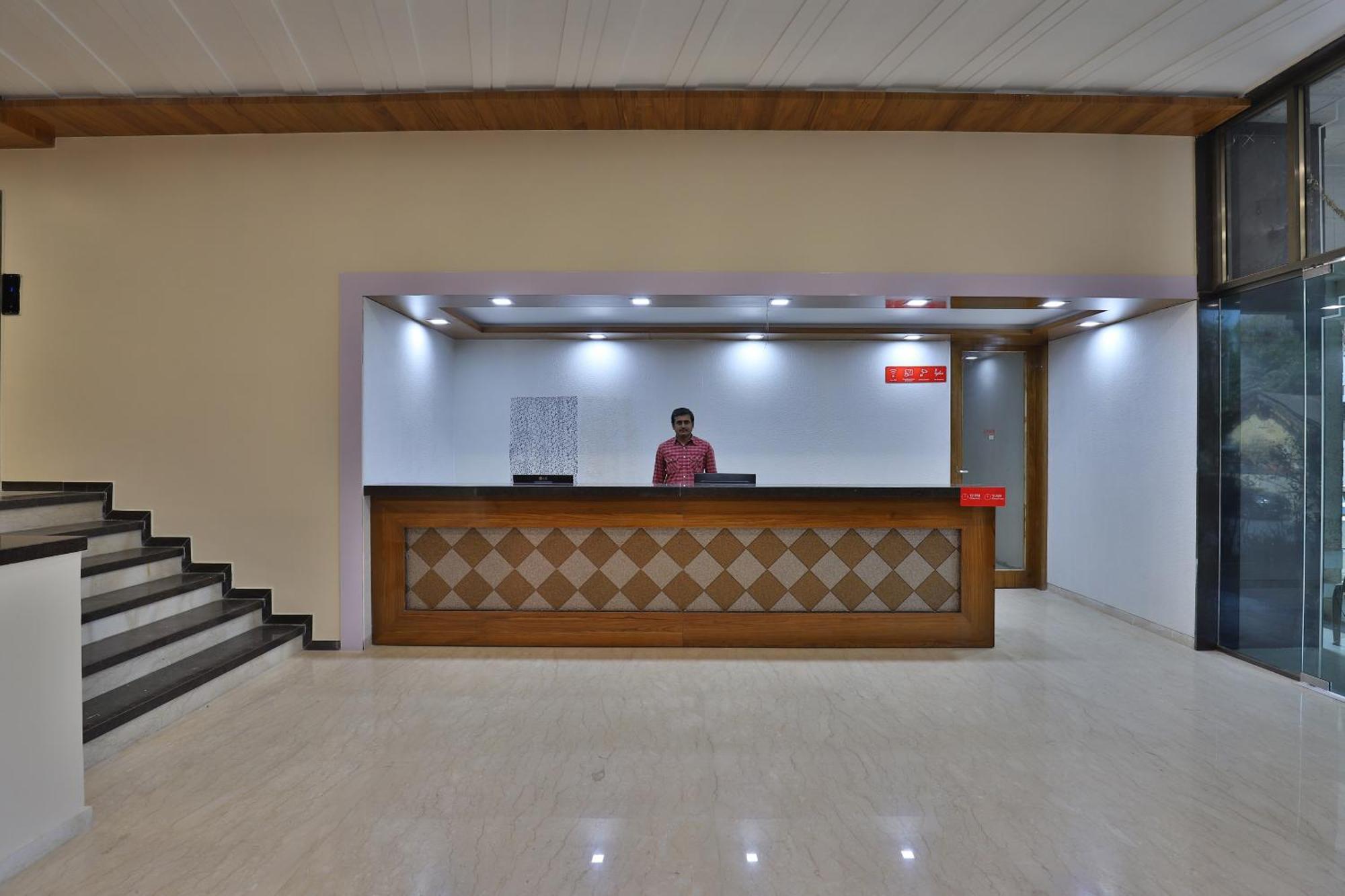 Hotel Collection O Panchsheel Vadodara Esterno foto