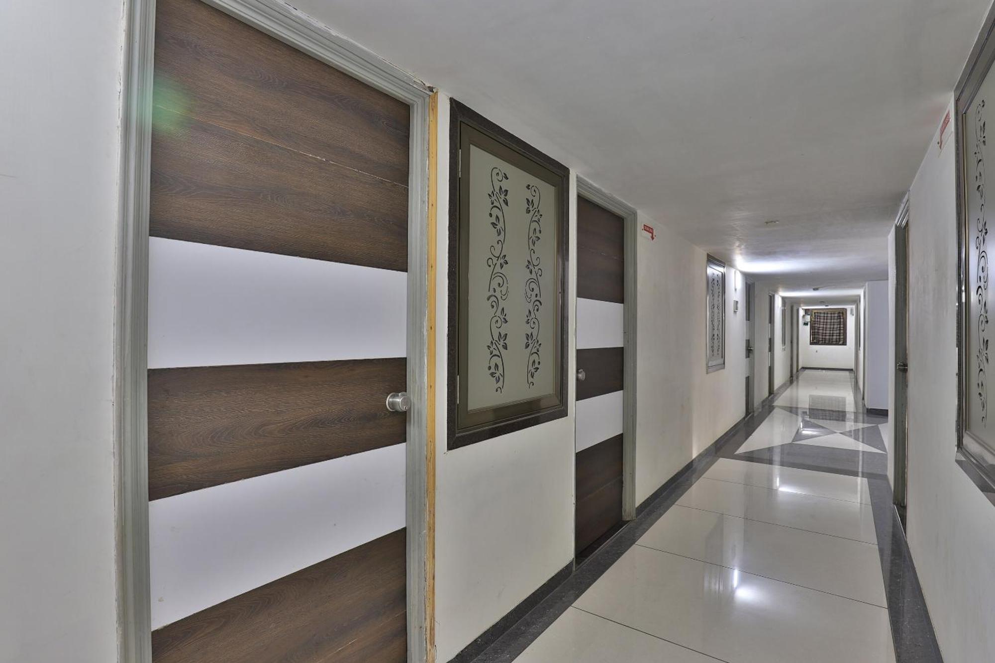 Hotel Collection O Panchsheel Vadodara Esterno foto