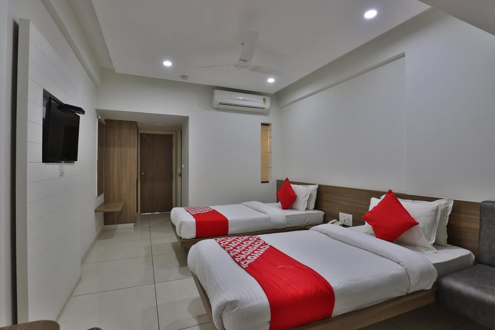 Hotel Collection O Panchsheel Vadodara Esterno foto