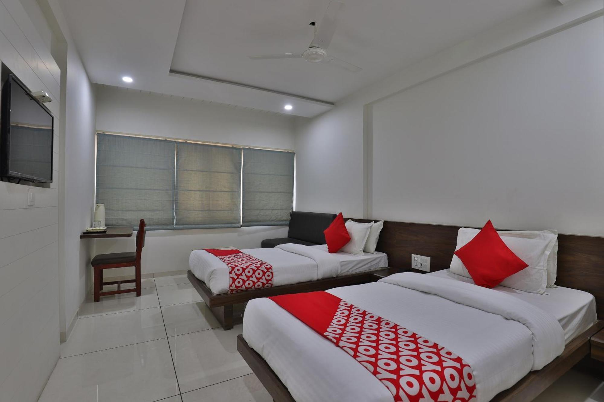 Hotel Collection O Panchsheel Vadodara Esterno foto