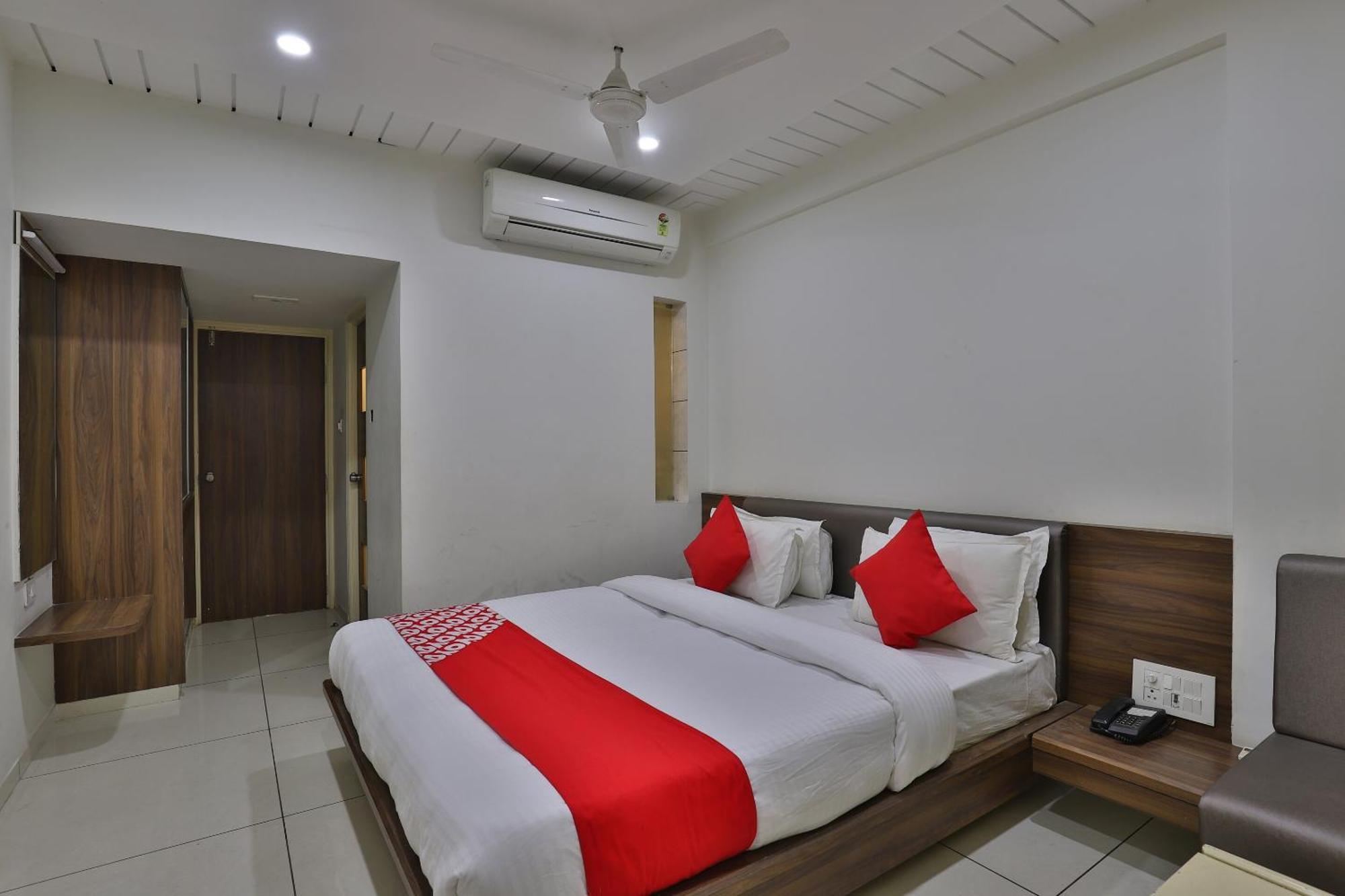 Hotel Collection O Panchsheel Vadodara Esterno foto