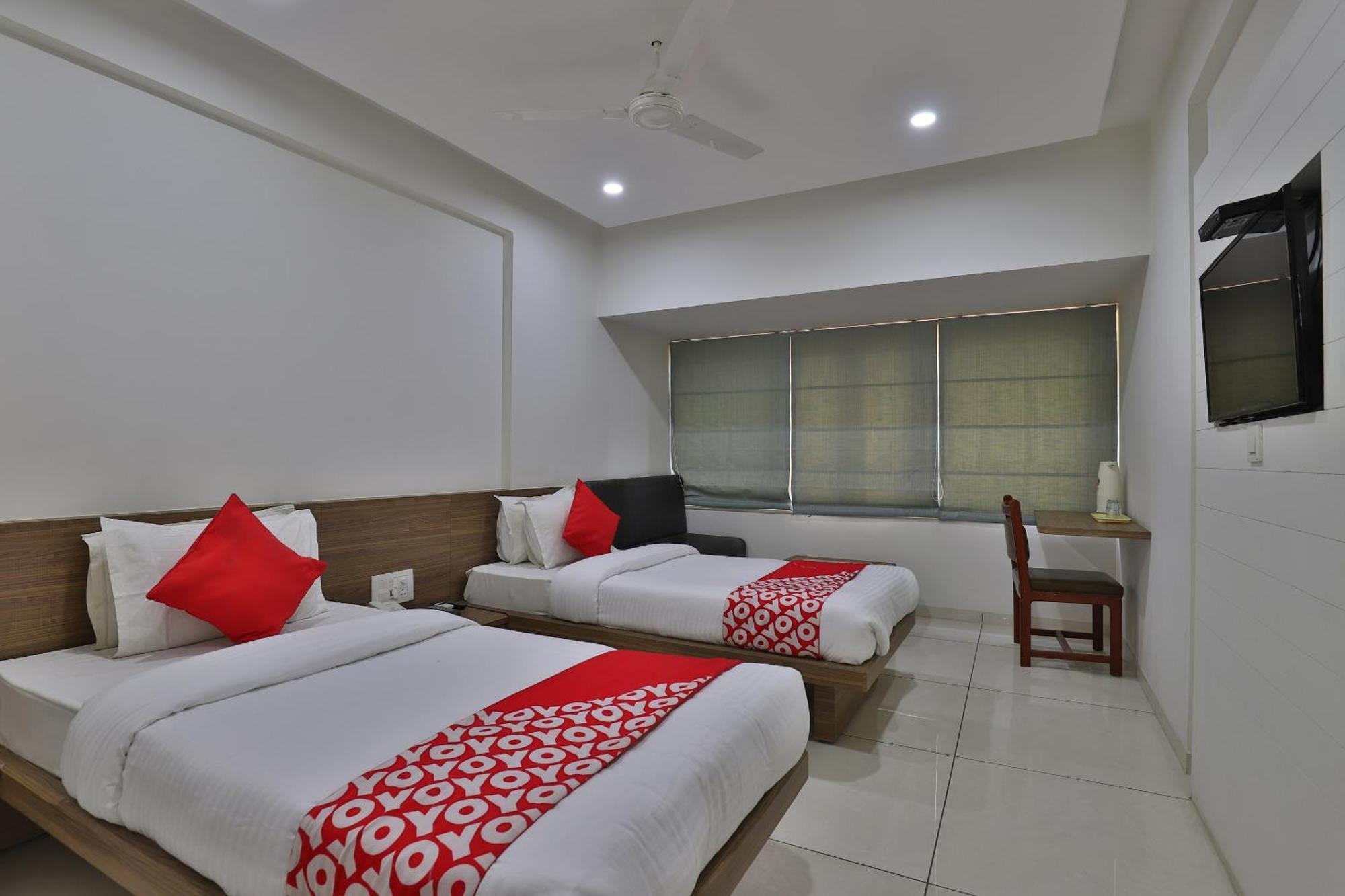 Hotel Collection O Panchsheel Vadodara Esterno foto