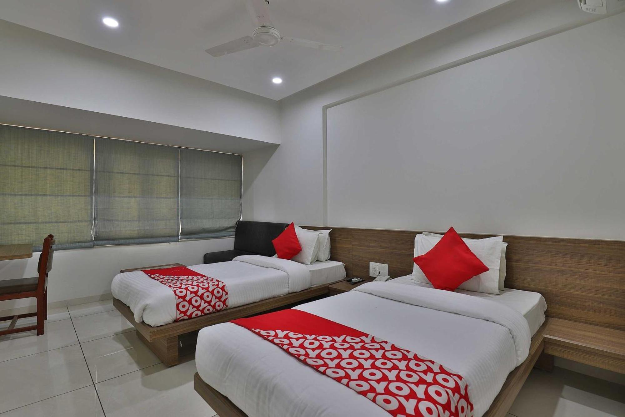 Hotel Collection O Panchsheel Vadodara Esterno foto