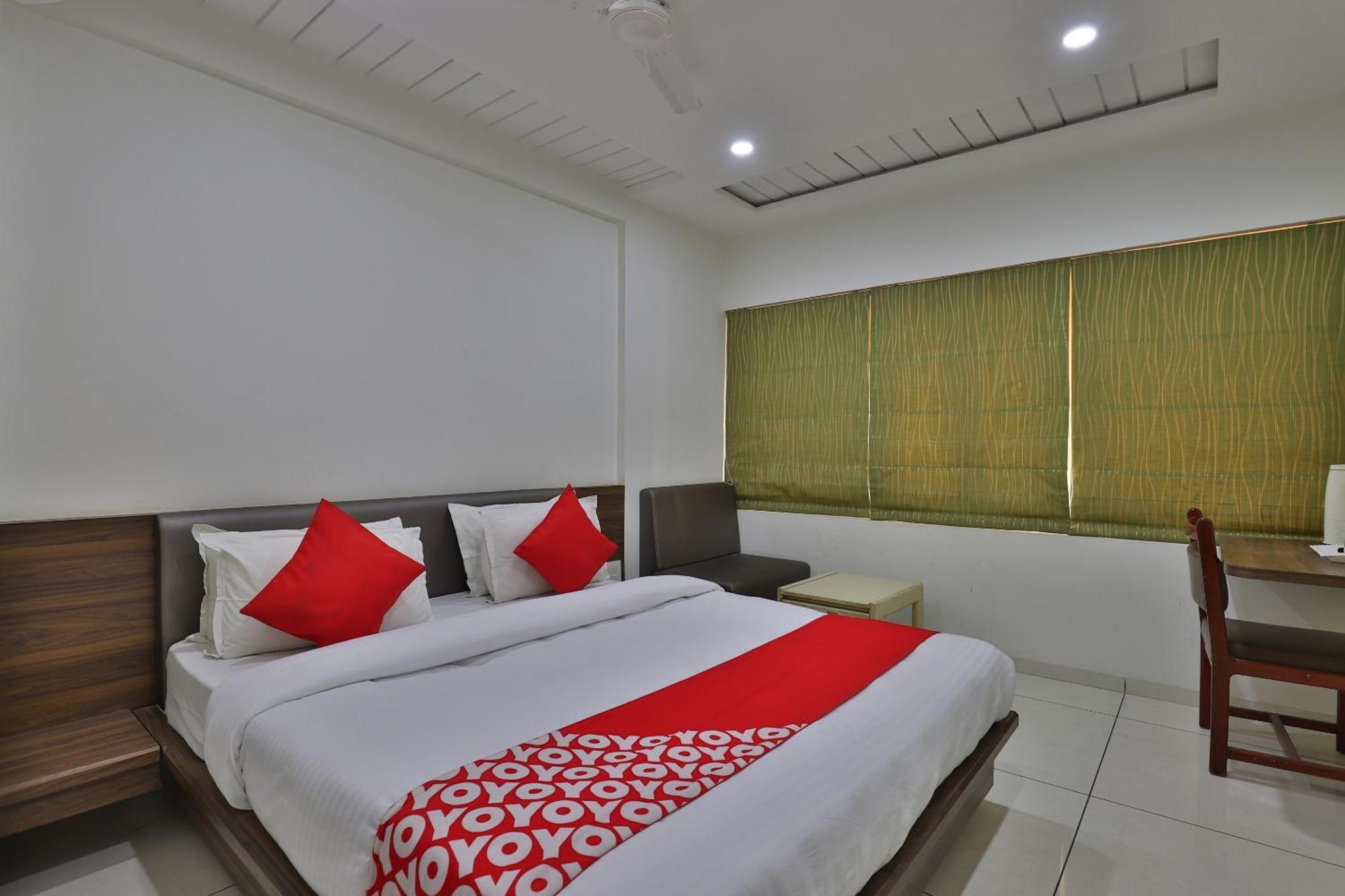 Hotel Collection O Panchsheel Vadodara Esterno foto