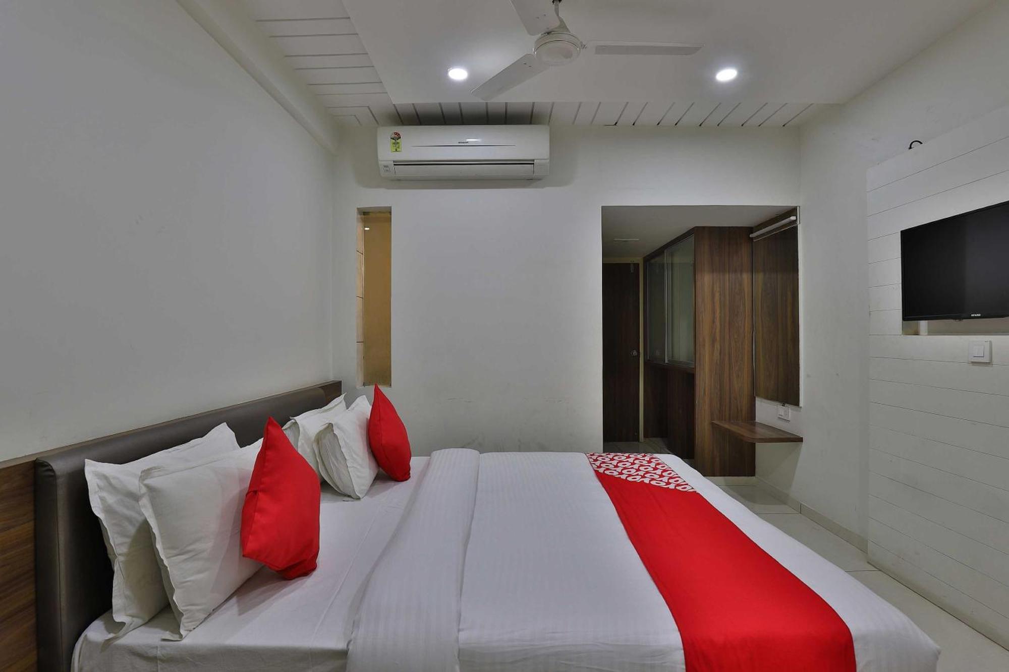 Hotel Collection O Panchsheel Vadodara Esterno foto